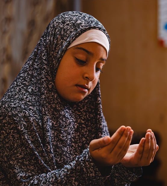 ramadan-girl-acnur-2026-br-dtb.jpg